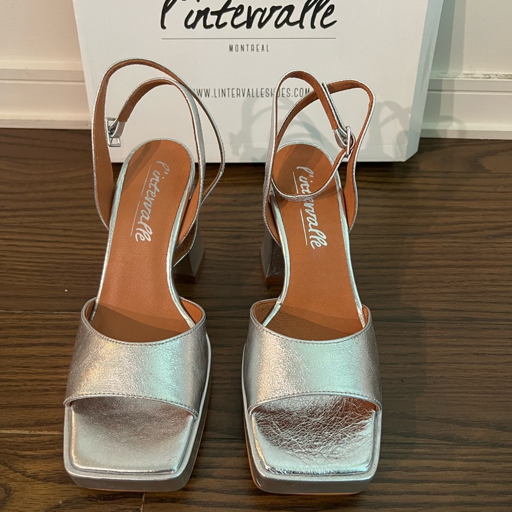 L'INTERVALLE Silver Leather Slingback Block Heel Sandals